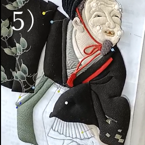 全ての小さなパーツを根気よく組み合わせる